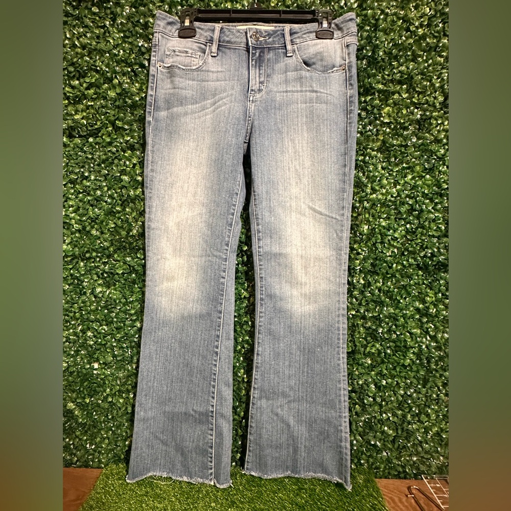 Hidden Jeans Size 29 - Fray at bottom - CUTE! PERFECT!